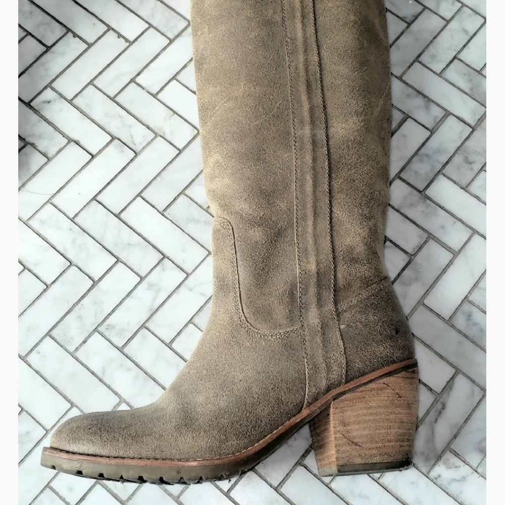boots - Picture 3 of 5